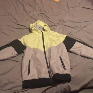I’m selling a jacket yellow and gray and it very cool.